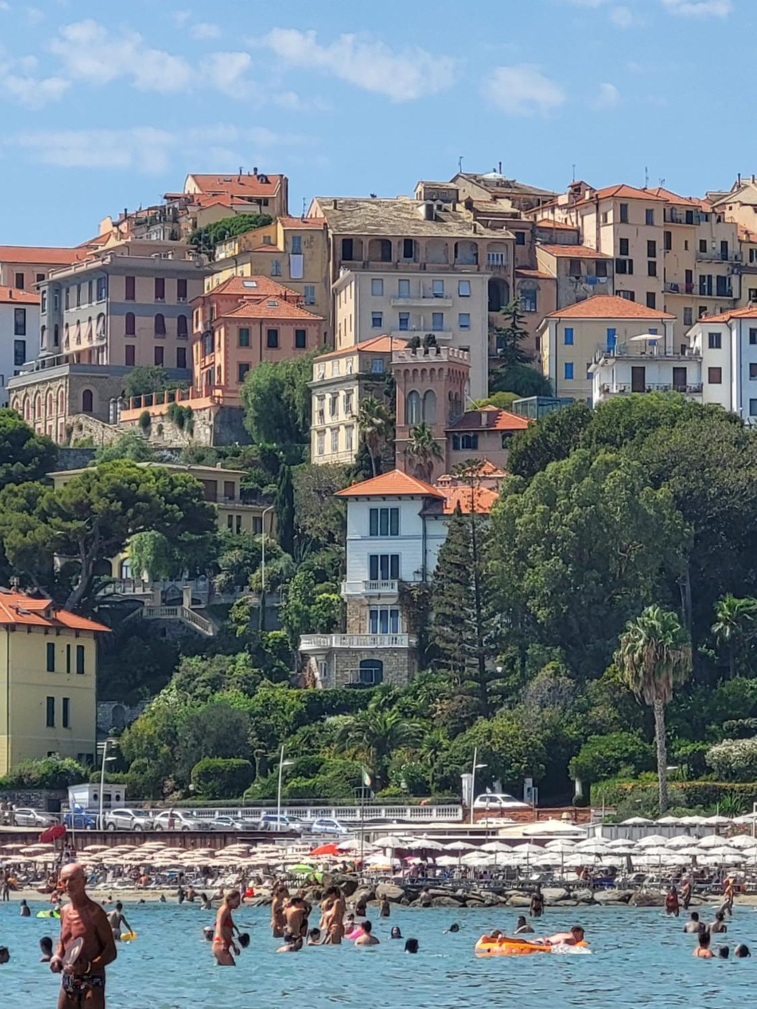 Appartement The Shell - New Interior Look But Same Old Charme 200Mt From The Sea With Garden And Parking Nearby à Imperia Extérieur photo