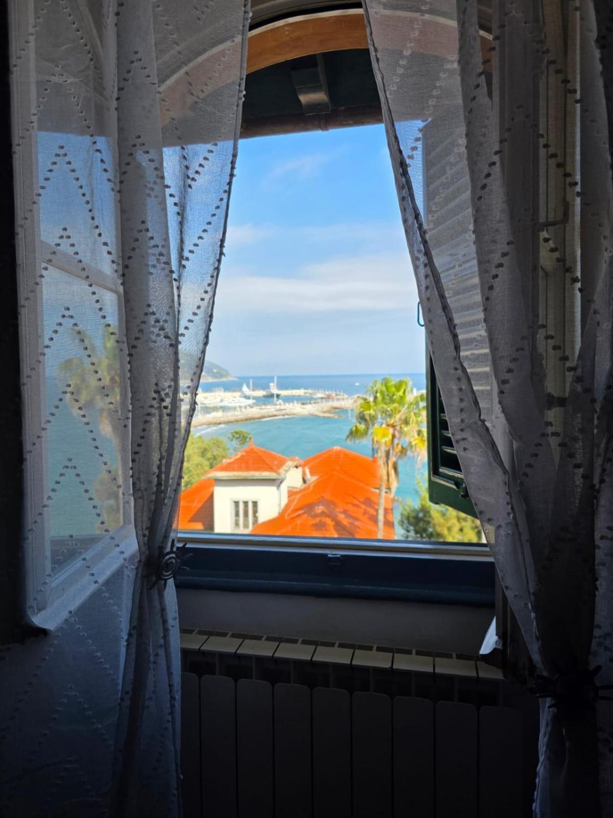 Appartement The Shell - New Interior Look But Same Old Charme 200Mt From The Sea With Garden And Parking Nearby à Imperia Extérieur photo